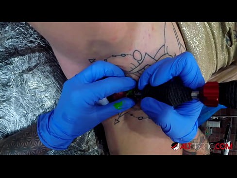 ❤️ Extrem tattooed Hottie Sully Savage krut en Tattoo op hirem Klitoris Sluts op Porno lb.pornxlxx.ru ☑