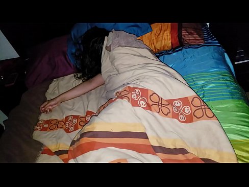 ❤️ Stiefson beréiert seng jonk Stéifmamm wärend hatt schléift. Sluts op Porno lb.pornxlxx.ru ☑